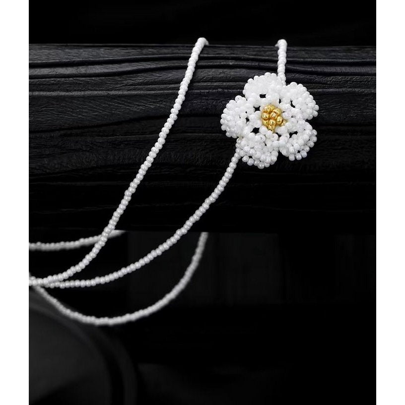 Handgemaakte ketting en oorbellen met madeliefjes