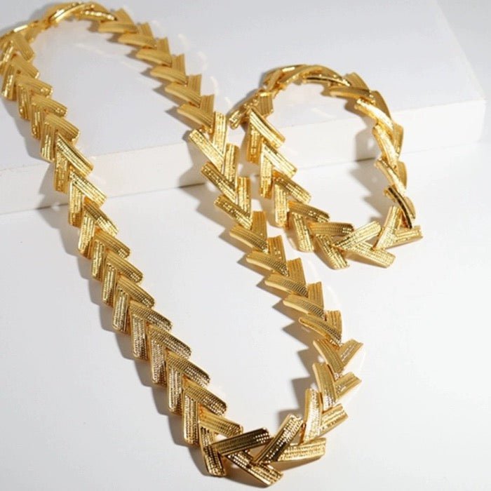 Gedurfde look V-ketting en armband