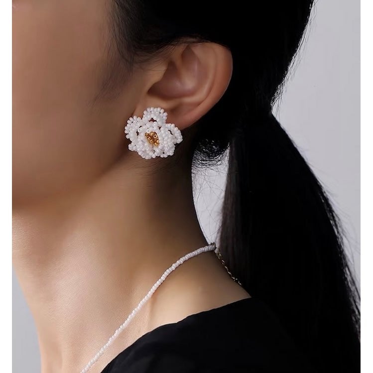 Handgemaakte ketting en oorbellen met madeliefjes