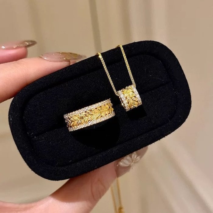 Gouden oren van tarweontwerpring en ketting