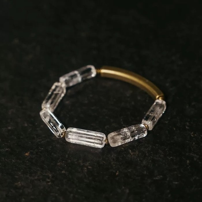 Clear Quartz Square Bar armband met bronzen charme