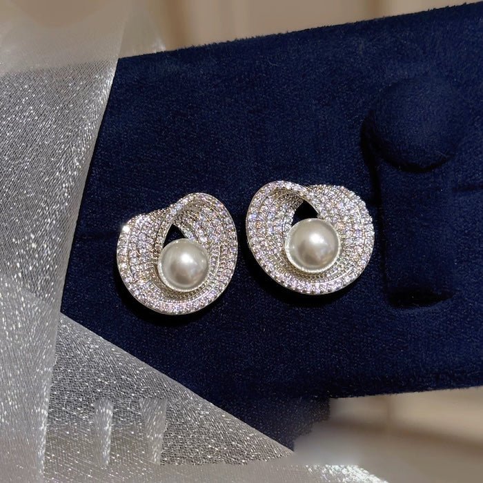 Lichtgevende parel omhelzing Stud Oorbellen