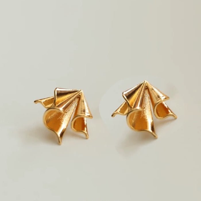 Sculpturale origami papieren vliegtuig oorbellen