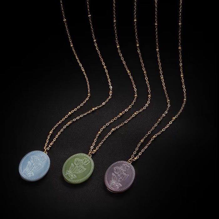 Botanische parelmoer medaillon ketting