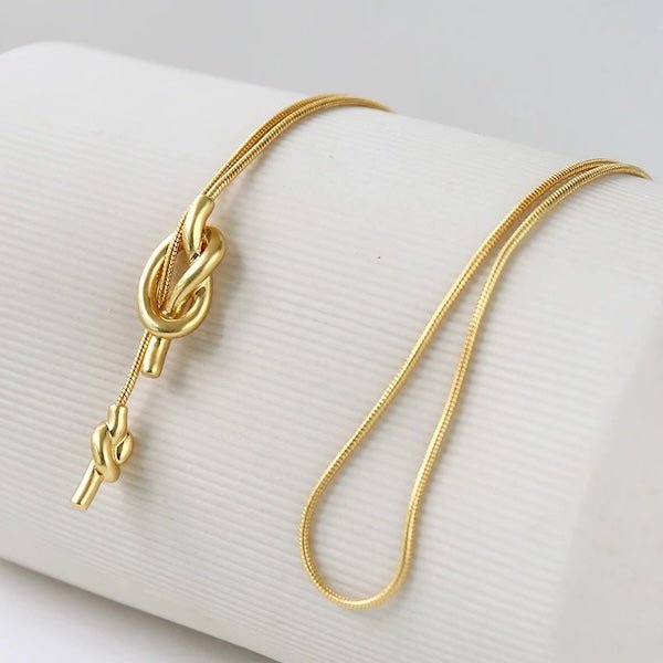Minimalistische knoop trui ketting