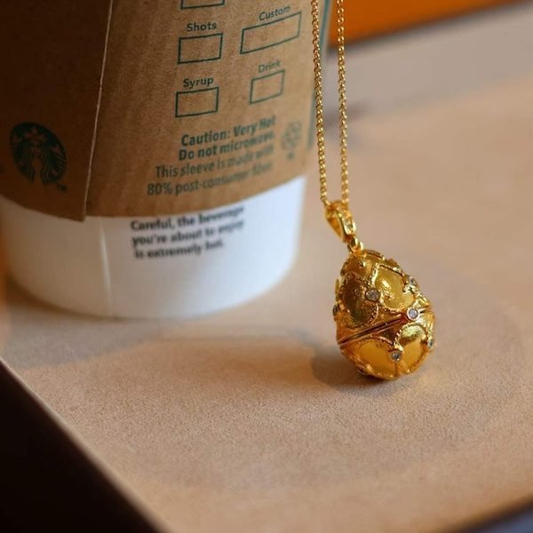 Schat ei medaillon Ruby ketting
