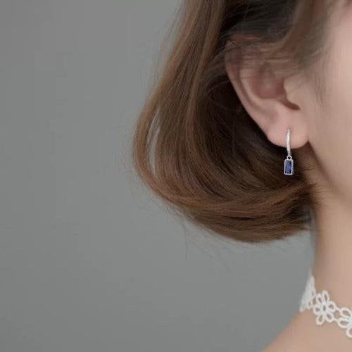 Vierkante oorbel met saffierlook
