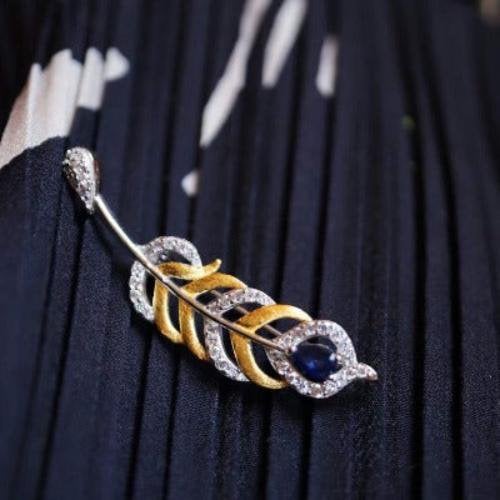 Gevederde pracht saffier broche