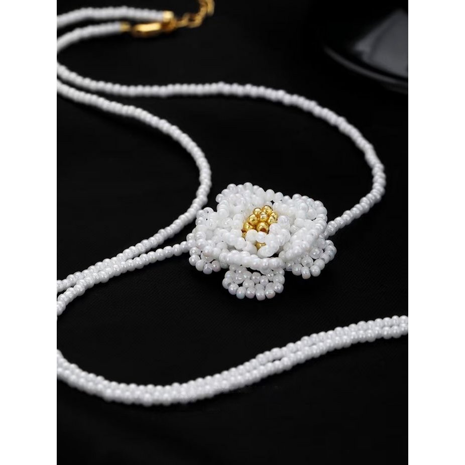 Handgemaakte ketting en oorbellen met madeliefjes