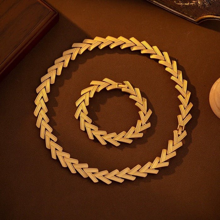 Gedurfde look V-ketting en armband