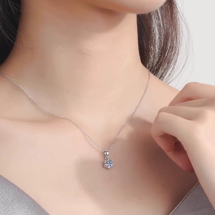 Klassieke 6-klauw Solitaire Moissanite hanger ketting