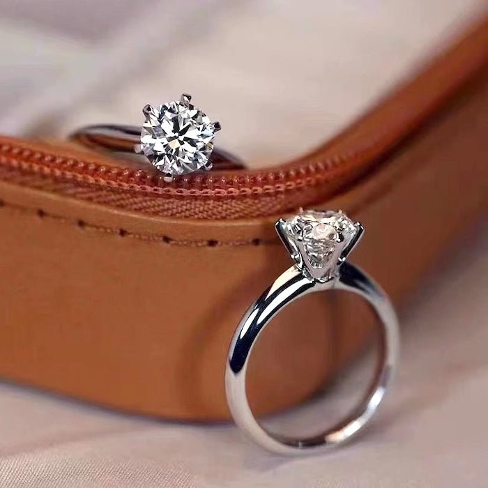 Tijdloze 6 Claw Solitaire Moissanite-ring