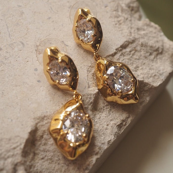 Gesmolten gouden kristallen drop oorbellen