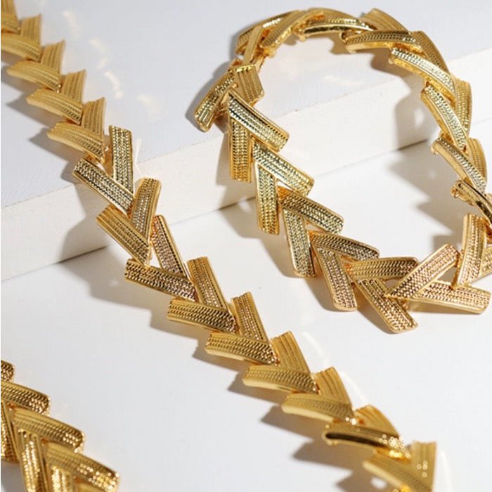 Gedurfde look V-ketting en armband