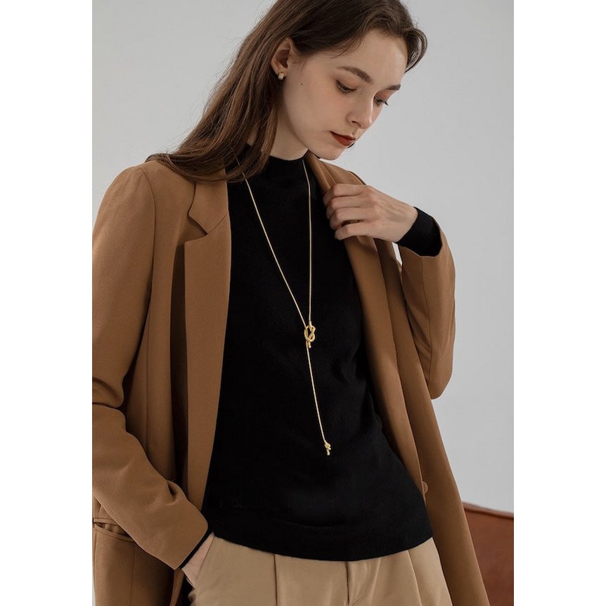 Minimalistische knoop trui ketting
