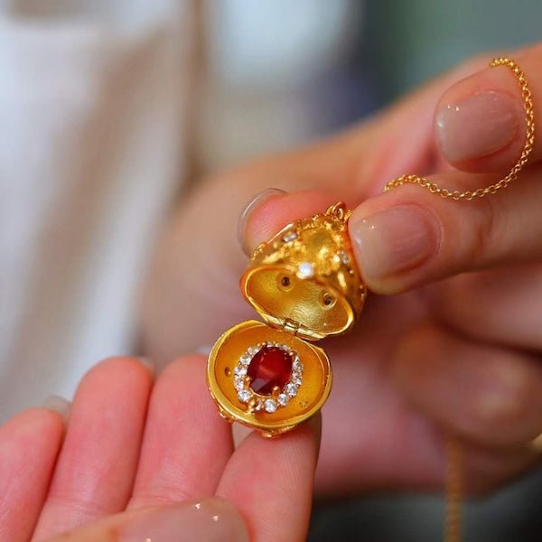 Schat ei medaillon Ruby ketting