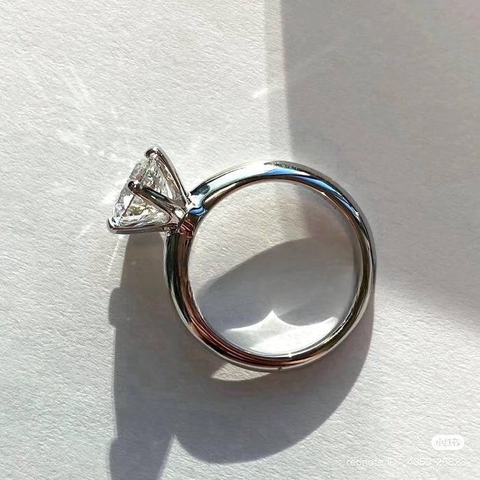Tijdloze 6 Claw Solitaire Moissanite-ring