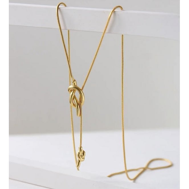 Minimalistische knoop trui ketting