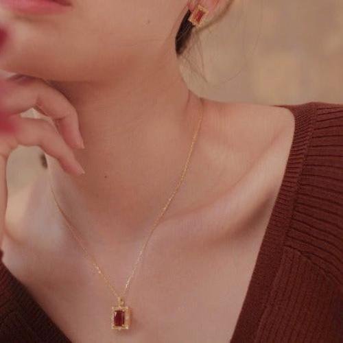 Vintage rode agaat ingelijste hanger ketting
