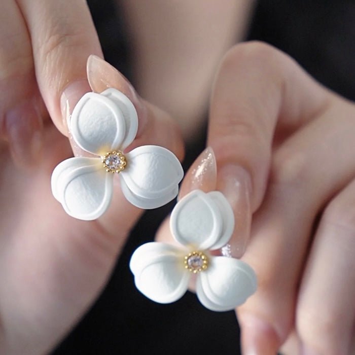 Gardenia - Vintage charme witte bloem oorstekers