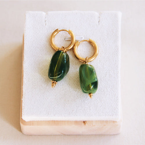 Brede ring met nugget-bedel - groen