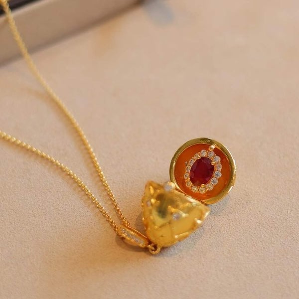Schat ei medaillon Ruby ketting