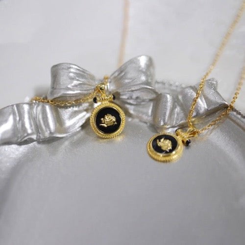 Midnight Rose emaille hanger ketting