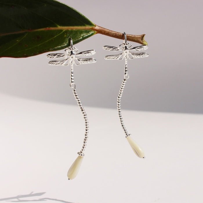 Silver Dragonfly dynamische oorbellen