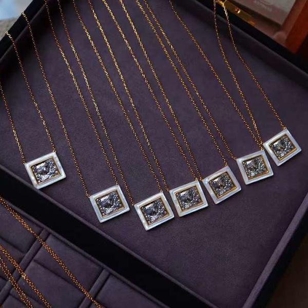Romeinse stijl vierkante godin standbeeld ketting