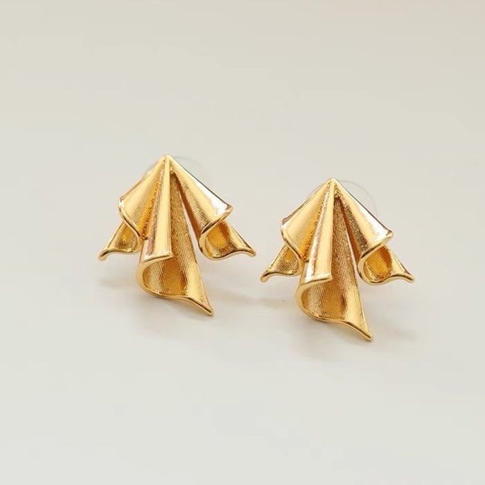 Sculpturale origami papieren vliegtuig oorbellen