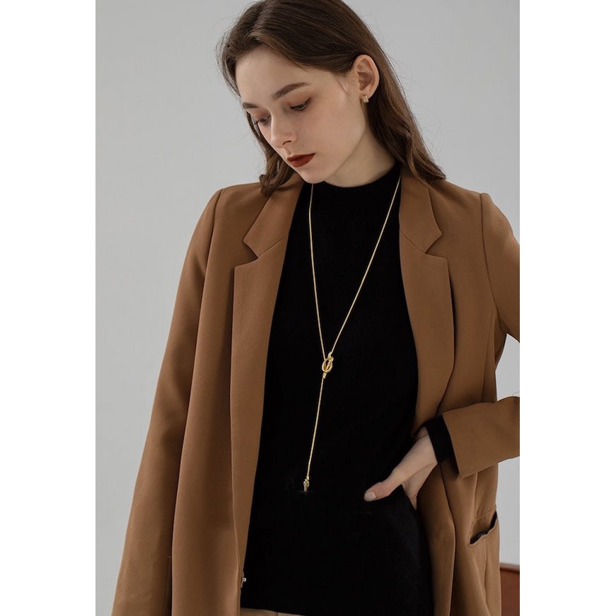 Minimalistische knoop trui ketting
