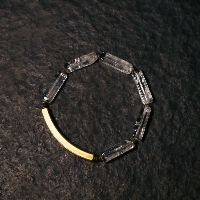 Clear Quartz Square Bar armband met bronzen charme