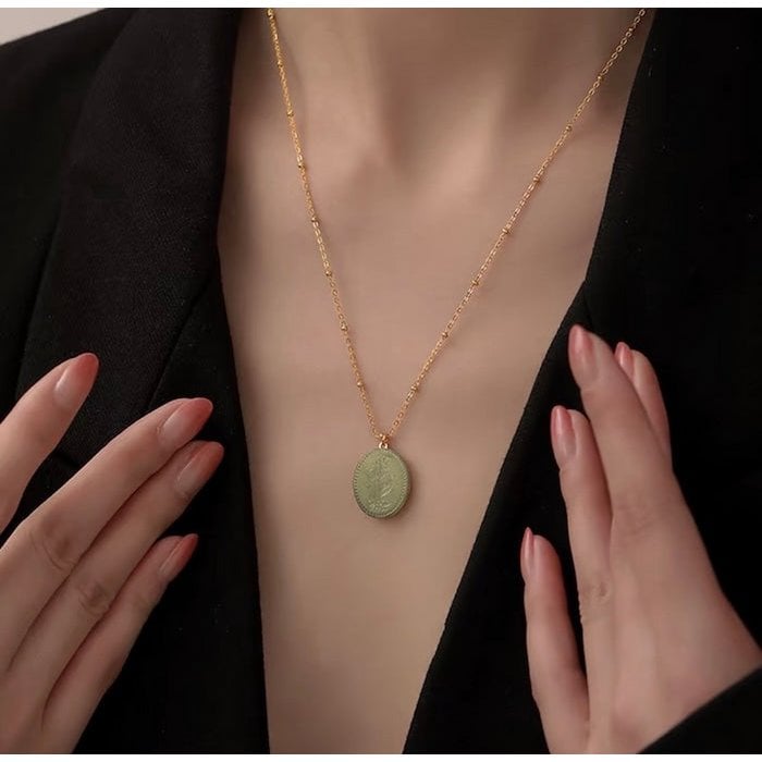 Botanische parelmoer medaillon ketting
