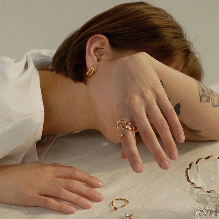 Crossover-ring met geometrisch vloeiend ontwerp