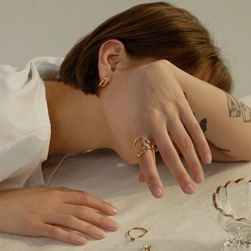 Crossover-ring met geometrisch vloeiend ontwerp