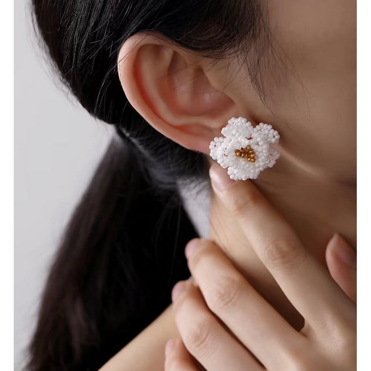 Handgemaakte ketting en oorbellen met madeliefjes