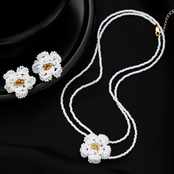 Handgemaakte ketting en oorbellen met madeliefjes