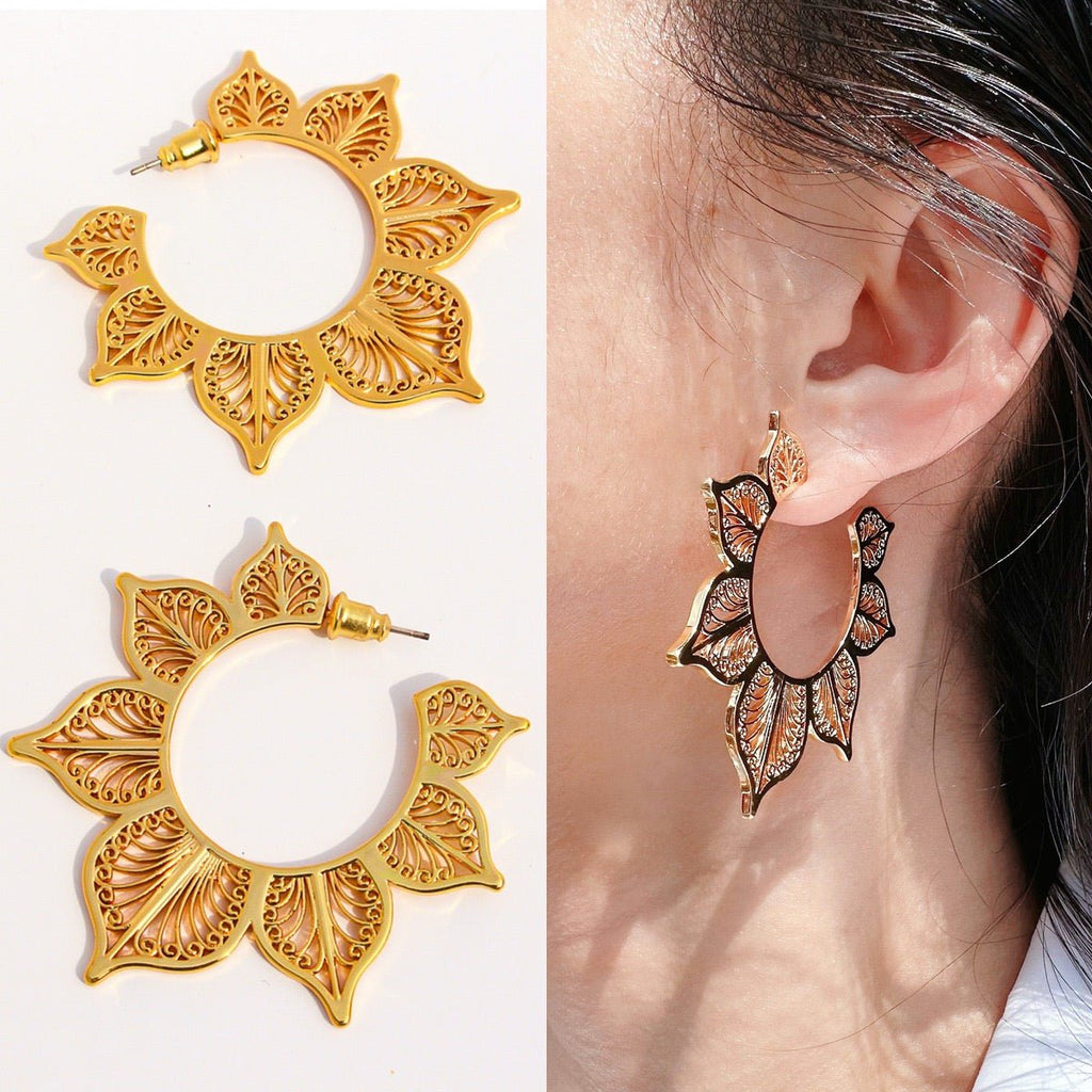 Filigraan -stijl Lotus Flower Hoop -oorbellen