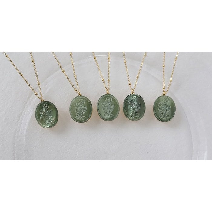 Botanische parelmoer medaillon ketting