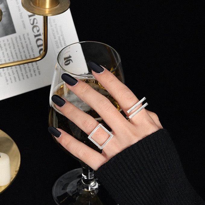 Minimalistische stoere look vierkante ring