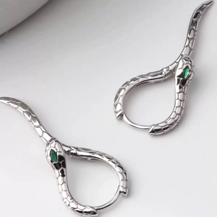 Unieke Green-eye Cobra Design oorbellen - goud en zilver