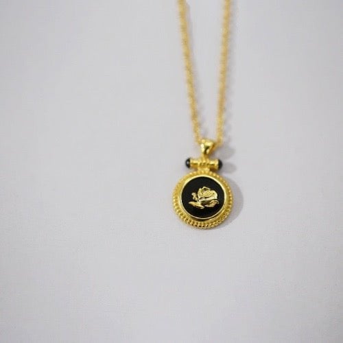 Midnight Rose emaille hanger ketting