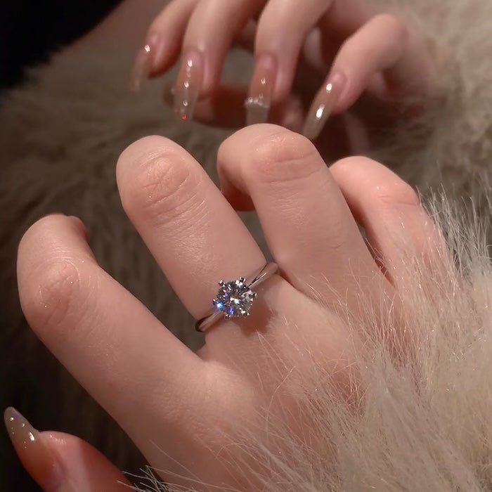 Tijdloze 6 Claw Solitaire Moissanite-ring