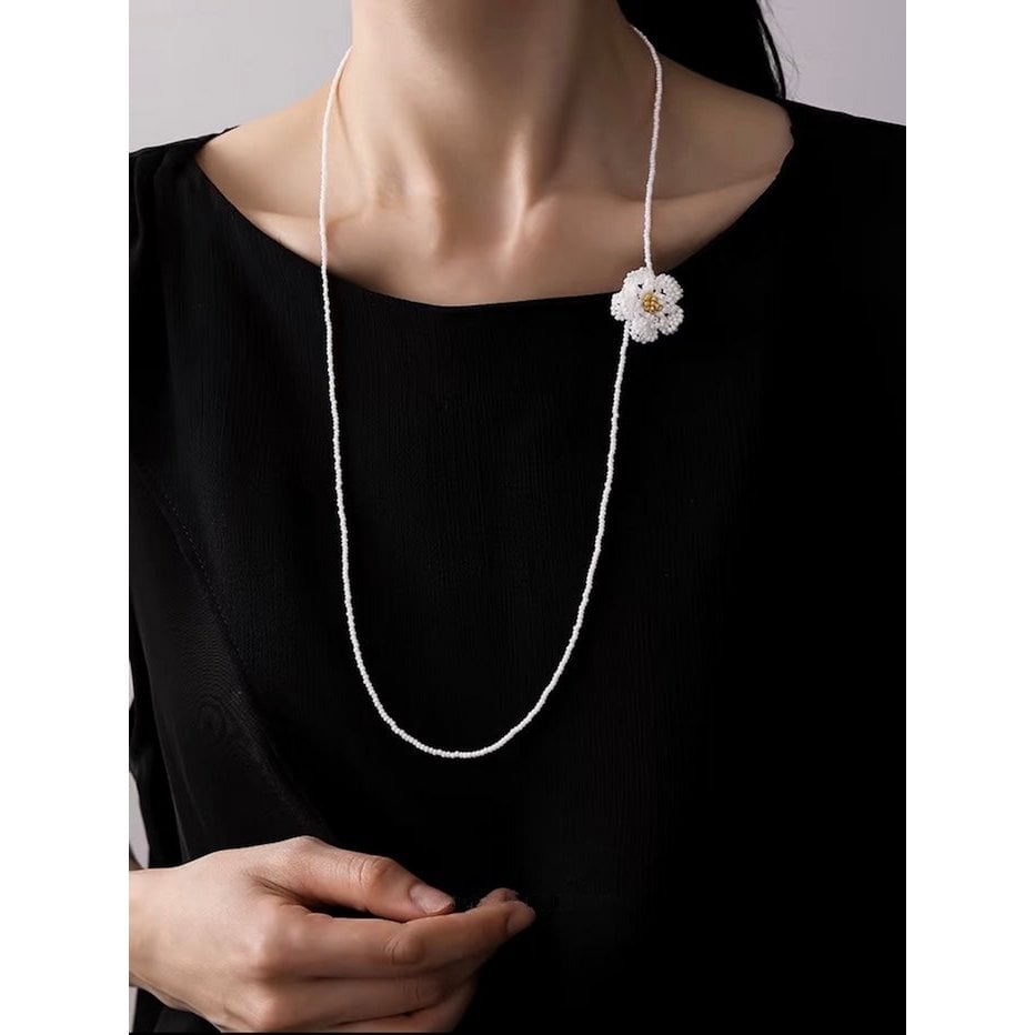 Handgemaakte ketting en oorbellen met madeliefjes