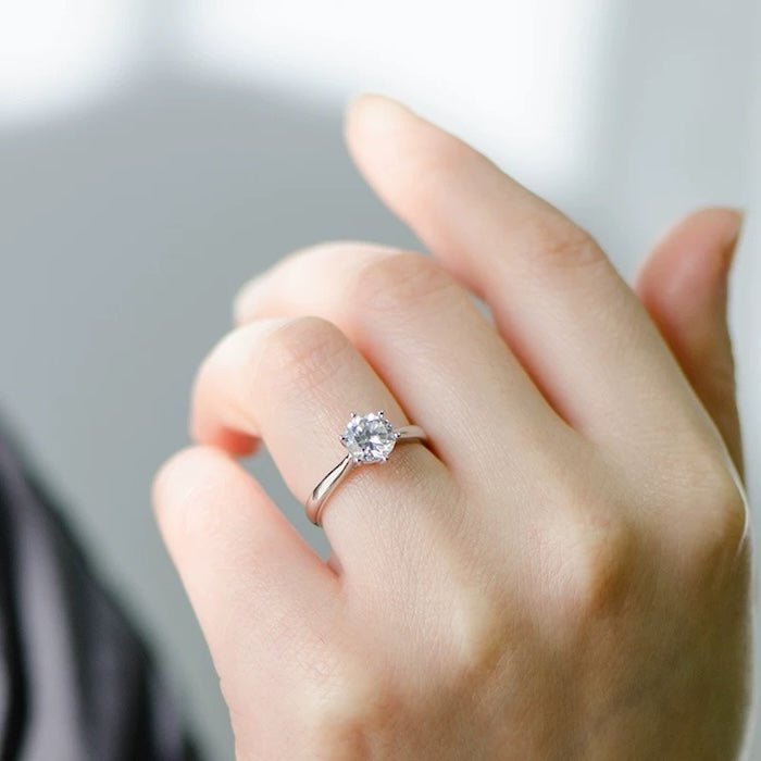 Tijdloze 6 Claw Solitaire Moissanite-ring