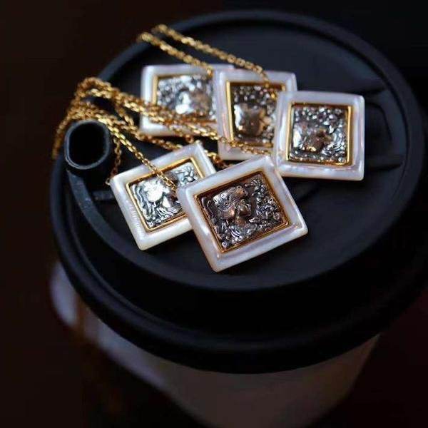 Romeinse stijl vierkante godin standbeeld ketting