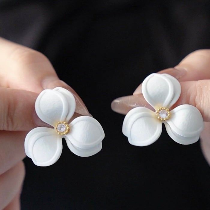 Gardenia - Vintage charme witte bloem oorstekers