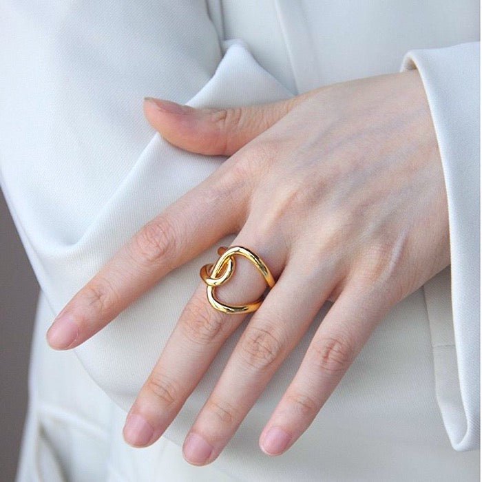 Crossover-ring met geometrisch vloeiend ontwerp