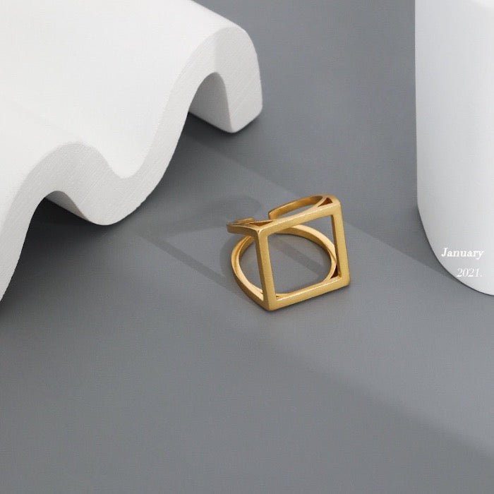 Minimalistische stoere look vierkante ring