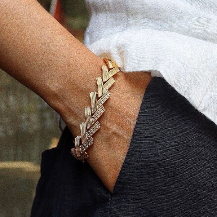 Gedurfde look V-ketting en armband